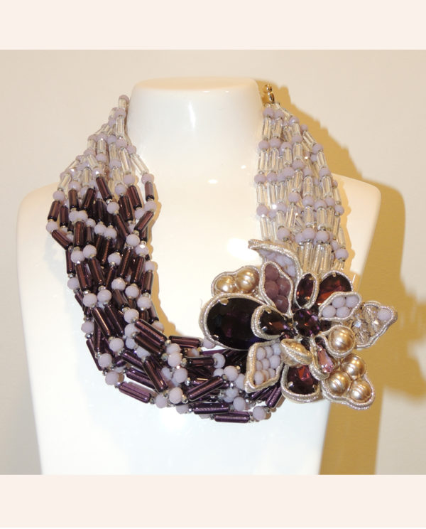 Collana dettaglio fiore